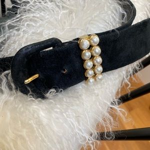 Classic suede belt with pearls